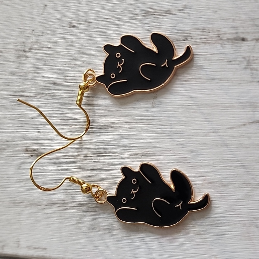 Playful Cat earrings Beautiful Enamel design 925S post EO